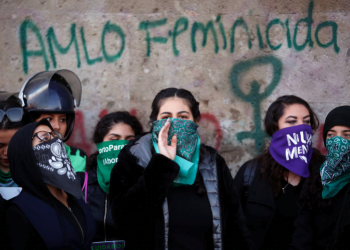 Las mujeres en Mx protestan contra la violencia, Obrador responde con paranoia e indiferencia