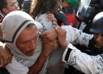 GN reprime a migrantes en la estación Siglo XXI en Tapachula
