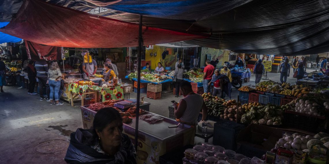 La caída de las remesas coloca en números rojos a las familias de migrantes mexicanos