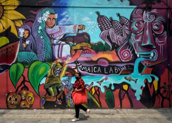 La pandemia golpea a las mujeres mexicanas desde varios frentes