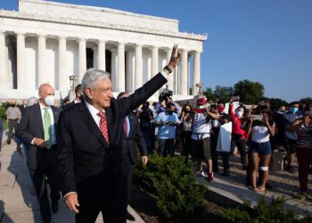 Mexicanos migrantes reclaman indiferencia de AMLO en EU