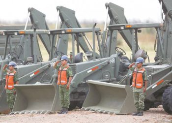 AMLO da 13 tareas civiles a militares