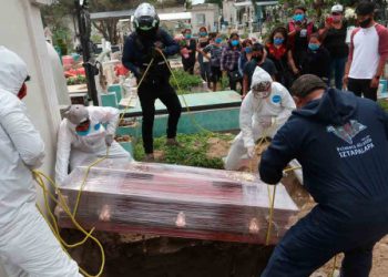 71% de los mexicanos muertos por Covid-19, con escolaridad de primaria o inferior