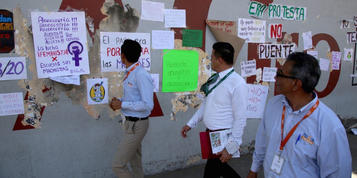 Profesor procesado por hostigamiento sexual sigue dando clases en Universidad de Oaxaca