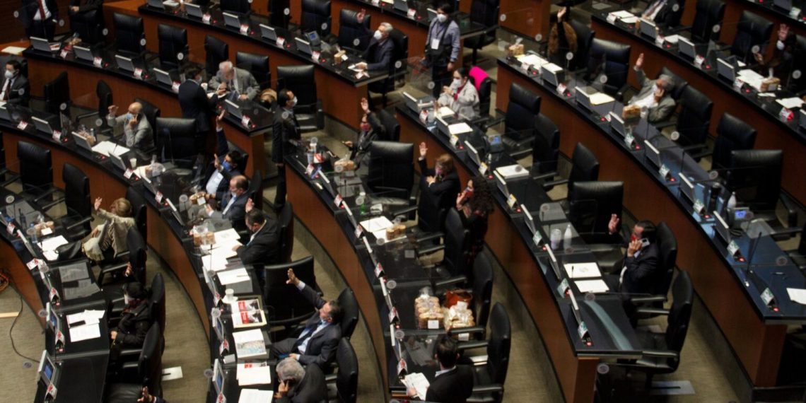 Senado aprueba obligar al Banxico a comprar divisas; advierten riesgo de lavado de dinero