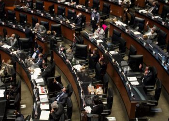 Senado aprueba obligar al Banxico a comprar divisas; advierten riesgo de lavado de dinero