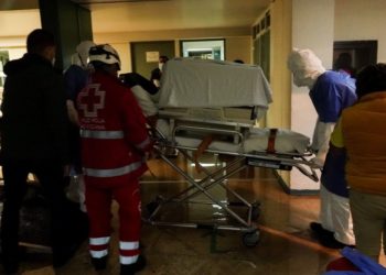 Trasladan a 67 pacientes del hospital general de Atizapán tras inundación por lluvias