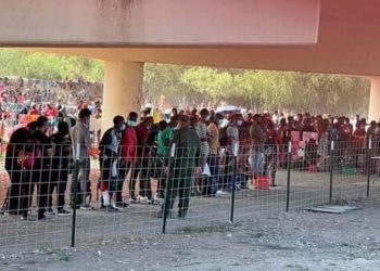 El gobierno de E.U. retiene a 8 mil migrantes haitianos