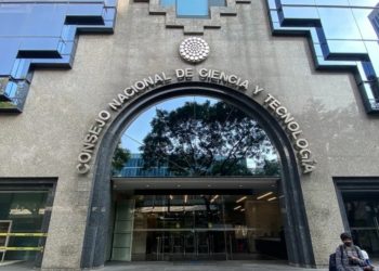 Nuevo código de ética de Conacyt pide no criticar a la institución; investigadores buscarán amparo