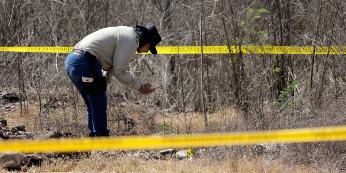 Familias exigen al gobierno mayor información sobre centro de exterminio hallado en Nuevo Laredo