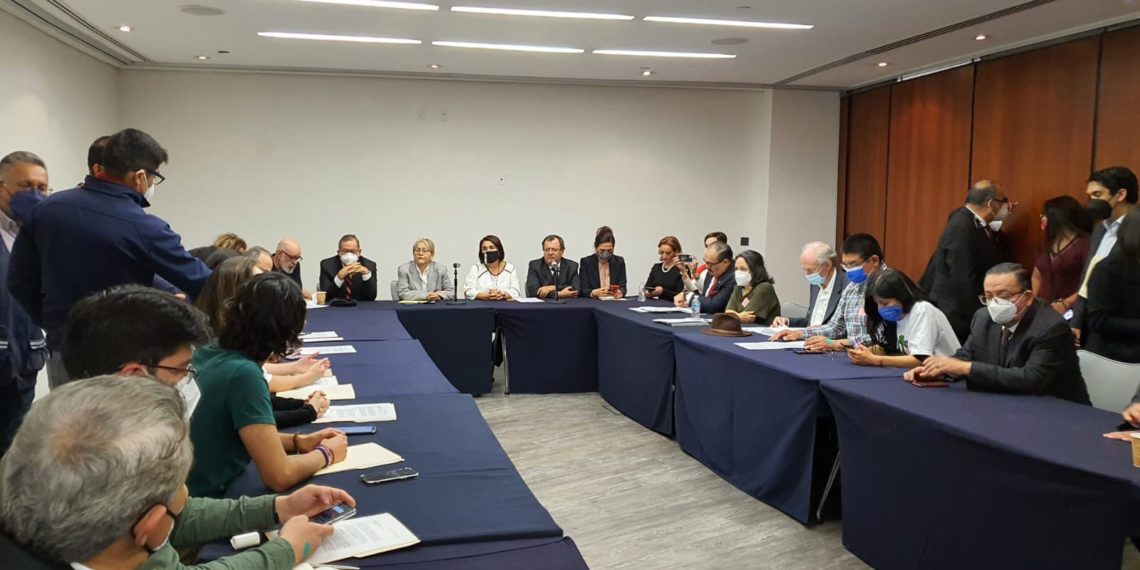 Reunión con estudiantes y profesores del CIDE