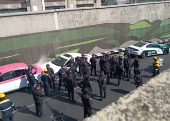 Hombres en moto asesinan a balazos a automovilista cerca del Centro Histórico de CDMX