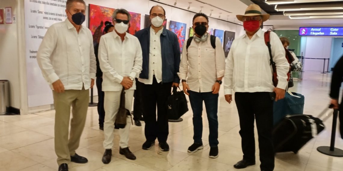 Emilio Álvarez Icaza llega a Mérida para presentar el Frente Cívico Nacional, capítulo Yucatán