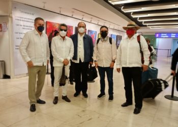 Emilio Álvarez Icaza llega a Mérida para presentar el Frente Cívico Nacional, capítulo Yucatán