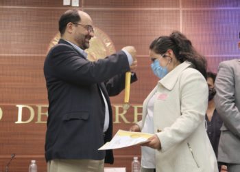 Entrega de reconocimientos "Dra Matilde Petra Montoya Lafrugua 22 de Abril 2022