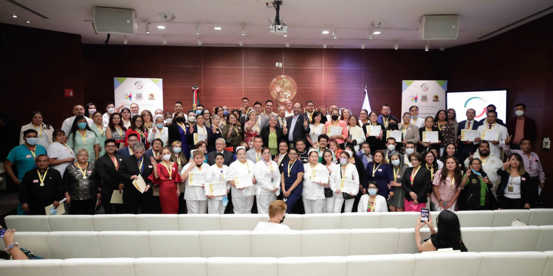 Entrega de la medalla Dra. Matilde Petra Montoya Lafrugua