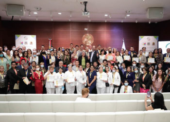 Entrega de la medalla Dra. Matilde Petra Montoya Lafrugua