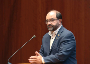 Hay al menos 60 mandos militares ocupando cargos públicos, no podemos militarizar la vida pública