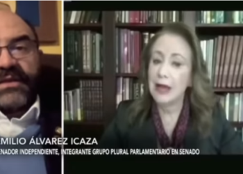 Yasmin Esquivel debe renunciar