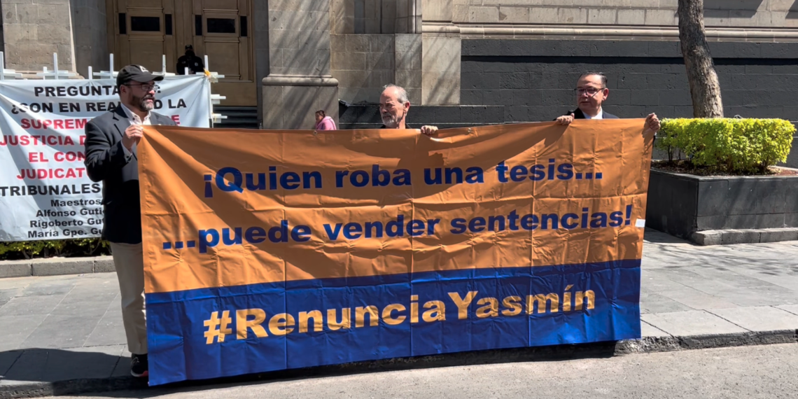 Quien roba una tesis…puede vender sentencias #RenunciaYasmín