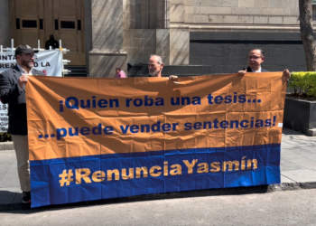 Quien roba una tesis…puede vender sentencias #RenunciaYasmín