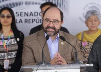 AMLO gasta en estadios de beisbol ocho veces más que en resolver la crisis migratoria, acusa Emilio Álvarez Icaza