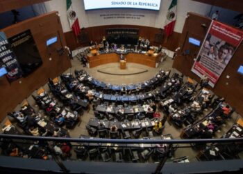 Se caldean los ánimos en el Senado por mitin en defensa del INE