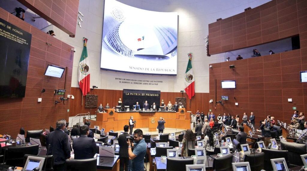 Senadores guardan minuto de silencio por jóvenes ejecutados en Nuevo Laredo