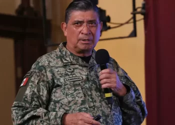 Piden a AMLO no solapar a titular de Sedena por comprar departamento lujoso