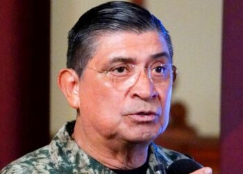 Explicar compra de departamento millonario, exigen al titular de Sedena