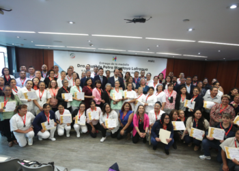 Entrega de la Medalla “Dra. Matilde Petra Montoya Lafragua” a personal de la Secretaría de Salud de la CDMX.
