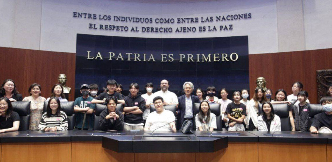 Encuentro con estudiantes de la Asociación de Inmigrantes Coreanos