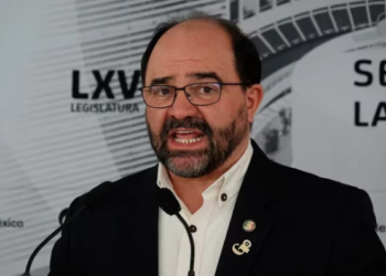 Álvarez Icaza arremetió contra AMLO y se deslindó de exfiscal especial del caso Ayotzinapa