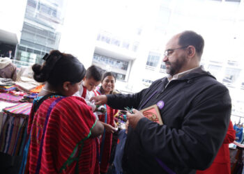 Bienvenidos y bienvenidas mujeres y hombres triquis: Expo Venta de Artesanías y Textiles Oaxaqueños en el Senado