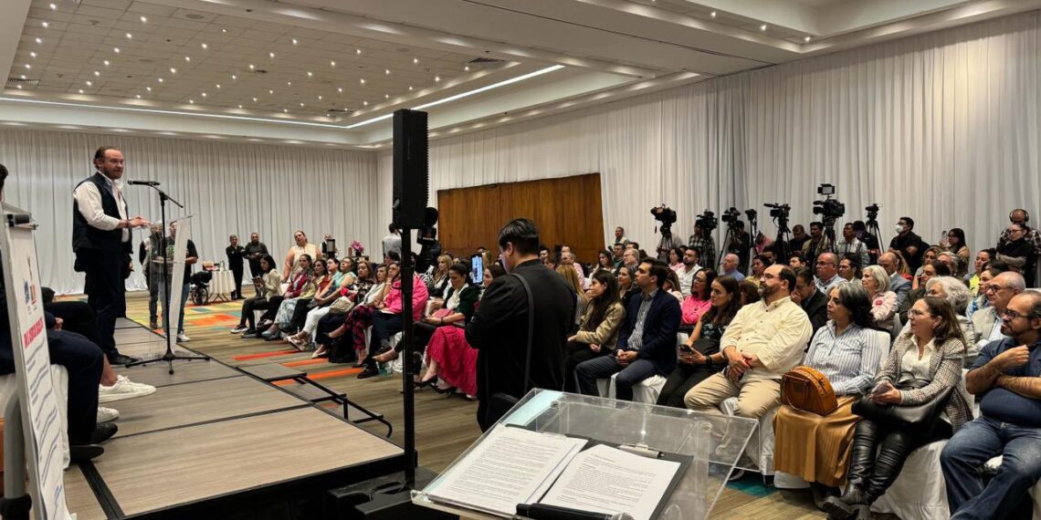 Firma de acuerdos con más de 90 asociaciones civiles de la CDMX y Santiago Taboada